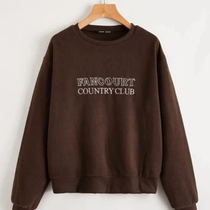 Sweatshirt från shein - Jättefin sweatshirt från shein som inte riktigt är min smak❤️ Väldigt bra kvalité och väldigt mjuk o skön!