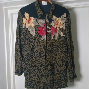 Vintageskjorta  - Fantastisk tunn skjorta 🌺