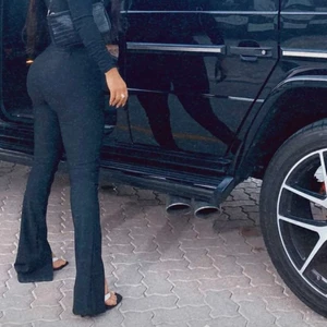 Snygga byxor från Zara - Köparen står för frakt. Helt nya. Nypris 399kr. Budgivning om flera intresserade. Säljer två par S och M. 