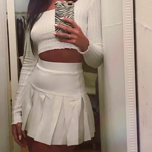 Vit tenniskjol - Helt oanvänd. Från märket lioness köpt från princesspolly. 