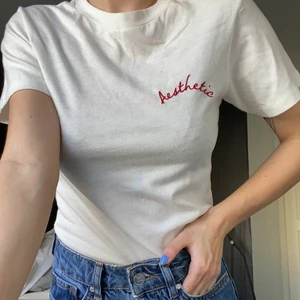 T-shirt - T-shirt body från Bik Bok, frakt tillkommer 💃🏽