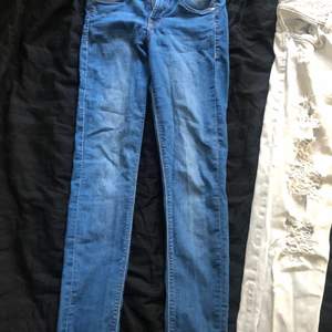 Superfina och sköna jeans från hm är tyvärr för små för mig nu:/ använda fåtal gånger 