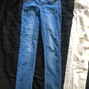 Jeans - Superfina och sköna jeans från hm är tyvärr för små för mig nu:/ använda fåtal gånger 