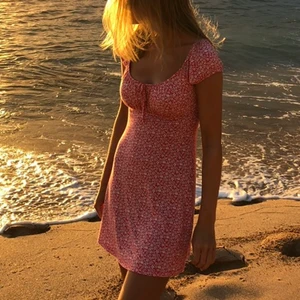 Röd klänning - Superfin och skön klänning från bershka, strl XS men passar även S. 110 kr exklusive frakt. 