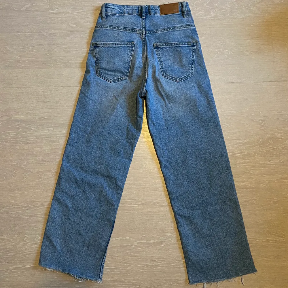 Lane jeans från lager 157. Ser helt oanvända ut. Har både fram och bakfickor. Jeansen är även högmidjade❣️. Jeans & Byxor.