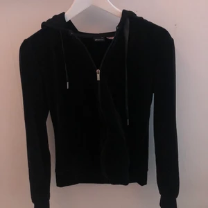 Gina kofta - Säljer min sjukt fina gina kofta i velvor, storlek xs! Säljer då den inte längre kommer till användning 