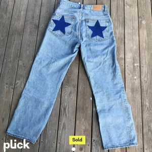 coola byxor - säljer dessa byxorna som jag köpte av en tjej här på plick, men de satt tyvärr inte som jag ville. modellen är voyage high waist från weekday. frakt tillkommer🦋🌾🧚🏻 (bilderna är lånade av förra säljaren) 