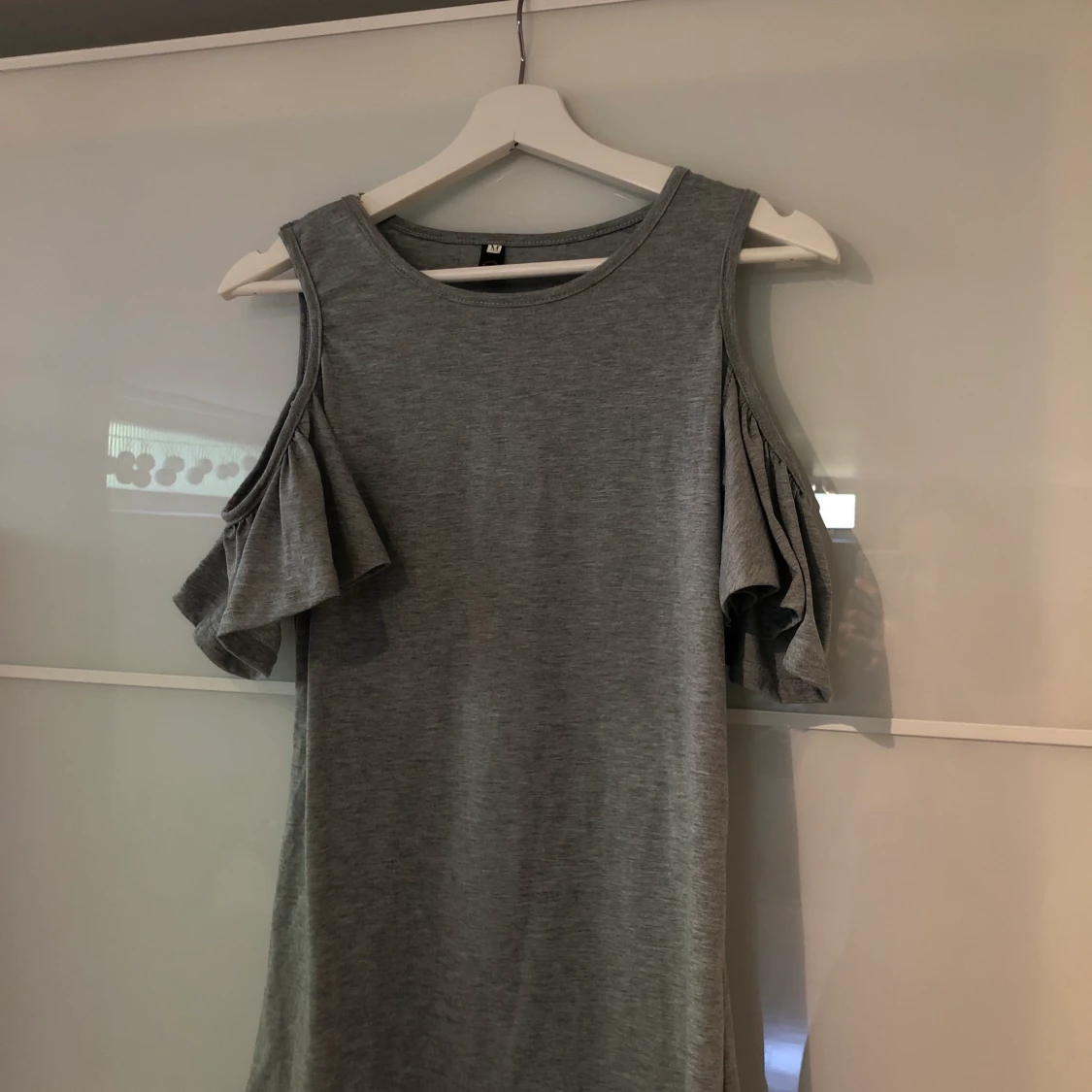 Söt, grå mini-klänning  - 90