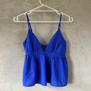 Blått linne - Säljer då det tyvärr var lite litet på mig :( Köpt av en tjej här på plick. Jättebra skick!