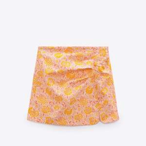 Sommrig söt kjol från zara! Aldrig använd, endast provad - prislapp finns kvar ❤️ ⭐️