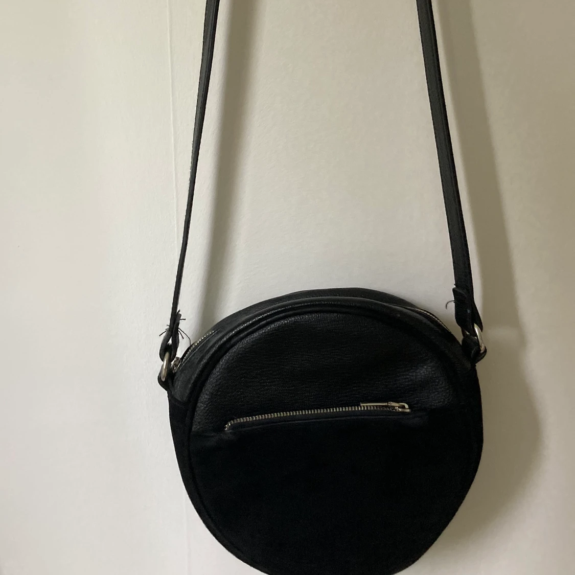 Rund axelremsväska - 91