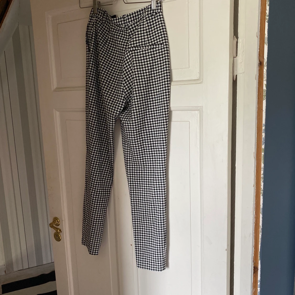 Rutiga byxor från Monki - 90