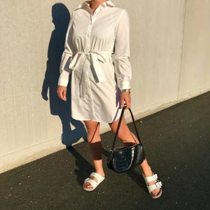 Vit skjorta klänning - Vit skjortklänning från shein, storlek xs. Aldrig använd