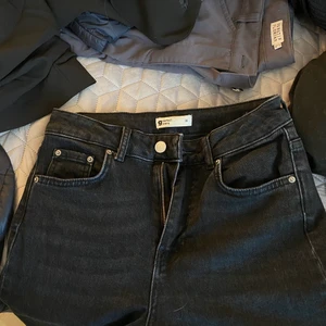 Grå/svarta jeans  - Oanvända storlek 36