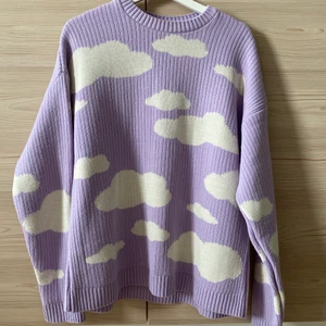 Tröja  - Cloud Shirt, använd endast en gång :) Storlek S, oversized. 