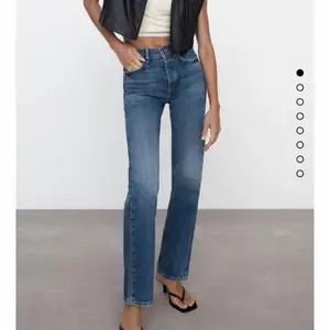 Jeans Hi Rise straight lenght, helt nya och slutsålda. Köparen står för frakt budgivning om flera intresserade 
