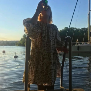 Klänning - Söt blommig klänning, 50kr + frakt