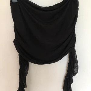 Topp från Hanna schönberg - Topp som är från Hanna schönbergs tidigare kollektion med nakd.  Passar mig inte, därav säljer jag den vidare.