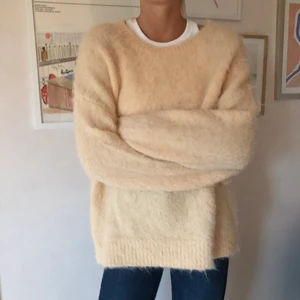 Stickad tröja - Peachfärgad stickad tröja från Wera