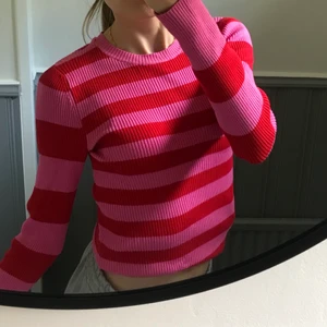 Randig tröja  - Randig tröja, använd 1 gång 💗 Storlek S