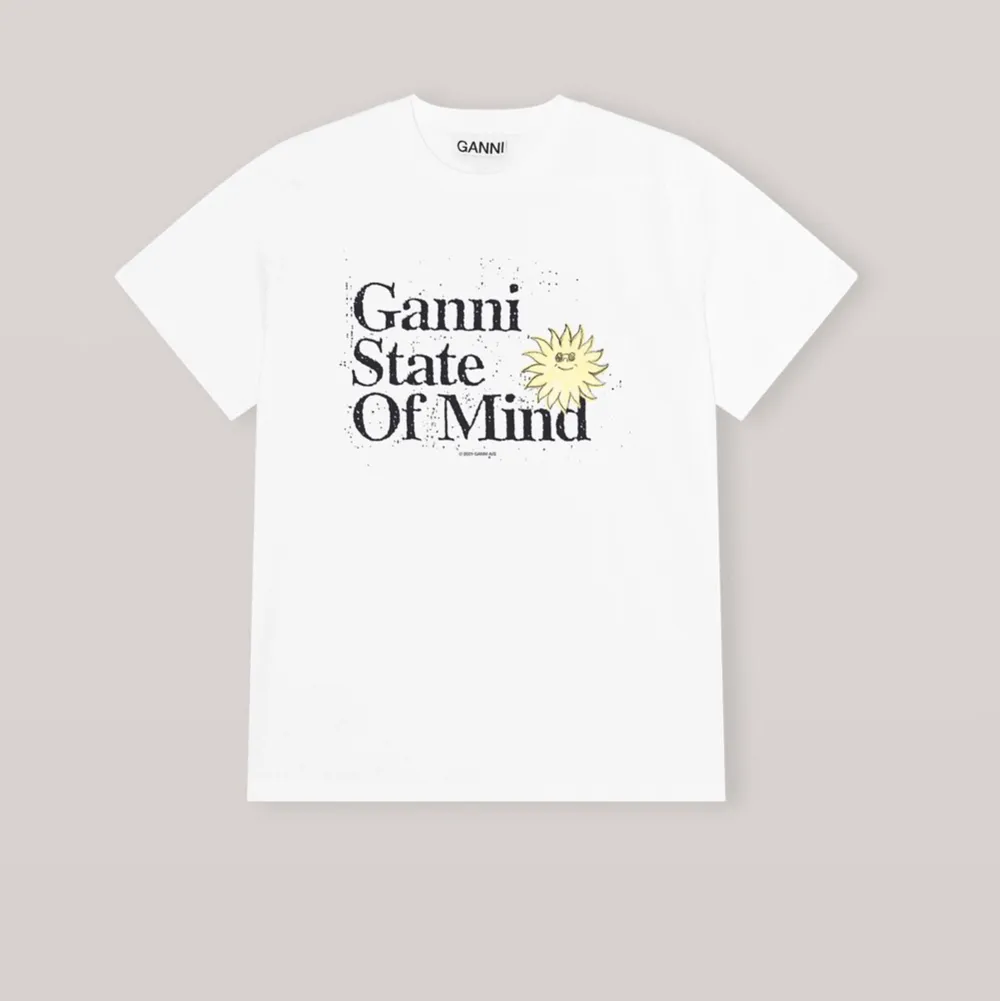 Så snygg Ganni t-shirt perfekt till sommaren🥰. T-shirts.