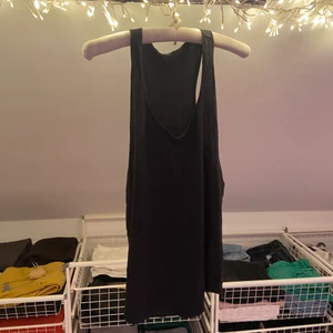 Träningslinne - Svart träningslinne som är svalt och skönt! Passar allt från XS-L! 