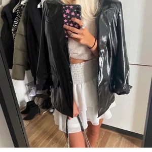 Lack jacka🤍 - Säljer denna fina jacka! Från Gina! Strl XS/S! Lånade bilder🤍 pris 200 eller bud!