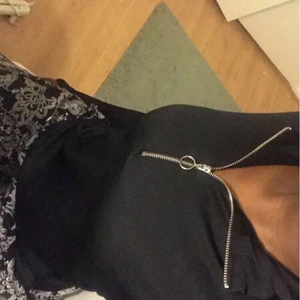 Hm - En oanvänd tröja från hm man köpte den t mej o ja tkr it att den passar majjj