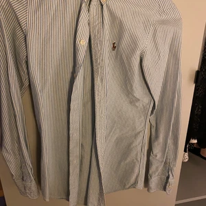 Ralph lauren skjorta - Slim model storlek 34 fint skick (behöver strykas) 