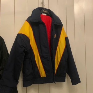 Vintage jacka - Vintagejacka med OKQ8-tryck från 80-talet! Inga defekter, som ny! Köpare står för frakt 