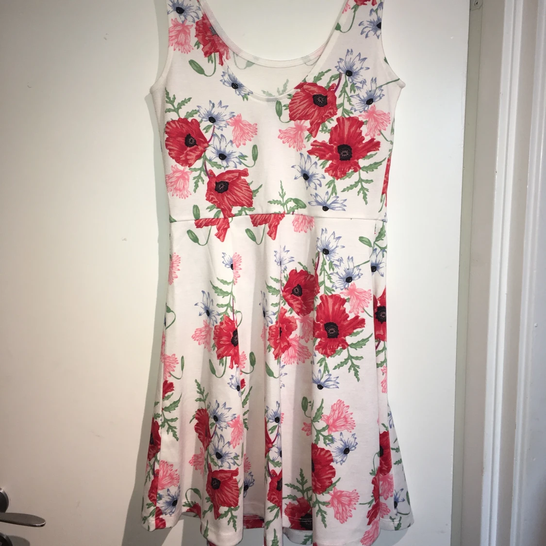 Söt blommig klänning från H&M - 90