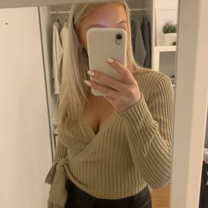 Stickad tröja  - Kommer inte till användning! 100+frakt!