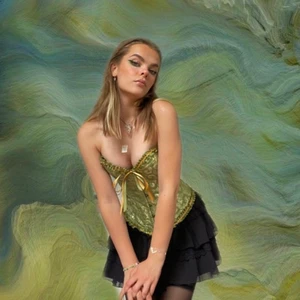 korsett - underbar grön korsett💚💕(Är du intresserad? Ett snabbt köp uppskattas då jag efter ett tag donerar kläderna till secondhandbutiker)