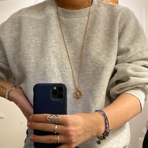 Långt guldhalsband! - Säljer detta långa guldhalsband som jag aldrig använt för 20kr!