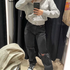 Gina jeans - Jeans från Gina tricot, modellen 90s petite storlek 32/xxs. Använda fåtal gånger. 250 ink frakt