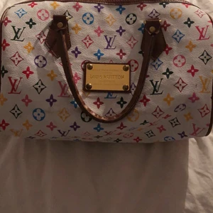 Väska st medel - En väska köpt på humana för ett tag sedan, aldrig använt den så fint skick 