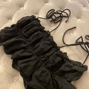 Topp - Säljer min jättesöta topp som tyvär jag inte vill ha längre.Andvänt sparsamt och är in princip som ny.