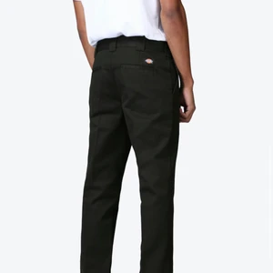 Dickies byxor - Dickies byxor i storlek W30/L30. Sitter fint på mig som normalt har s/m i byxor. Herrmodel. Nypris på dessa är 649kr. Skickas spårbart 💓