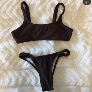 Brun bikini från Shein strl 30/32 - Hyfsat liten bikini beställde den i Xs men är som 30/32, Aldrig använd så den är i bra skick.