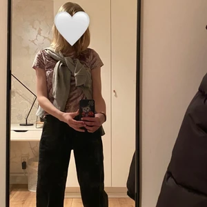 T-shirt - Rosa/lila t-shirt ifrån Cubus. I storlek 146/152 men passar någon som har xs. Skriv till mig vid fler frågor eller bilder. 