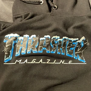 Thrasher hoodie - Storlek S passar M. Snörett är lite ”trasigt”