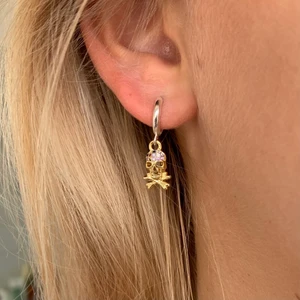 ÖRHÄNGEN ✨ - Trendiga och unika örhängen som passar till allt, både silver och guld ⚡️✨ Frakten är gratis!