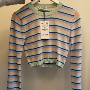 Randiga tröja från Zara  - En super fin randig tröja från Zara. Aldrig använd, prislappen sitter fortfarande kvar. 💕💕