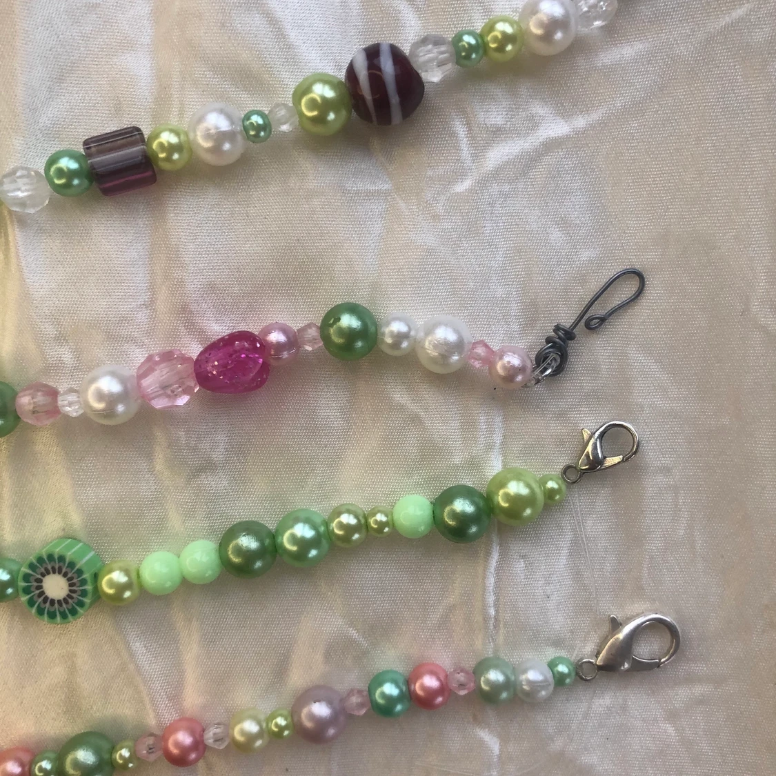 gröna pärlhalsband  - 90