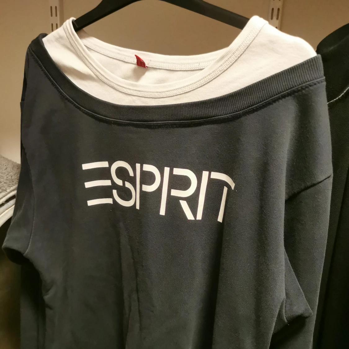 Espirit tröja med vit krage 