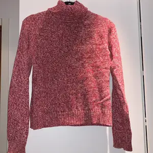 Skitnajs polo tröja i märket peak i strl S!✨💞Den är en blandning av röd och vit💘