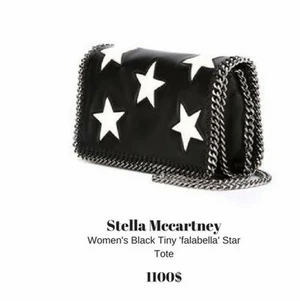 Stella McCartney liknande väska - LÄS BESKRIVINGEN INNAN NI STÄLLET FRÅGOR!! Hej, säljer denna igen då den som vann budet inte svarade! Köp direkt endast denna gången därför! Väskan ser ut som på bild nr 2, de andra bilderna är tips på hur man kan måla den för att göra den lite coolare❤️