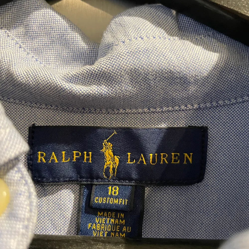 Ralph lauren skjorta, storlek 18 motsvarande XS/S. Skjortor.