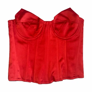 Röd korsettopp  - Röd korsettopp i storlek s😍😍😍
