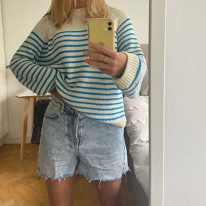stickad tröja zara - Säljer min super härliga stickade tröja i lite grövre material från Zara som inte längre finns på hemsidan. Bara använd ett fåtal gånger och säljer då jag inte får användning för den längre. Storlek M. Skriv för fler bilder! 